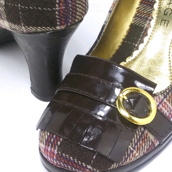 RAMPAGE Retro Wool & Patent Front Buckle Pumps EUC - Picture 4 of 8